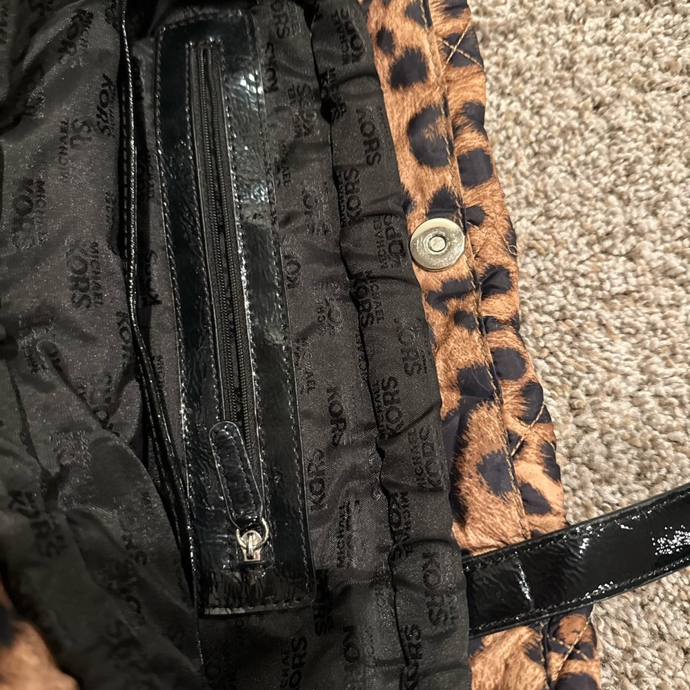Michael Kors Animal Print Tote with‎ Black Straps - Picture 5 of 5